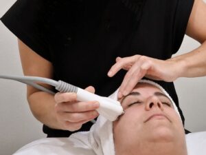 Tratamiento de radiofrecuencia facial en Gijón con Venus Legacy